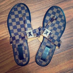 Louis Vuitton thong sandals women’s 10